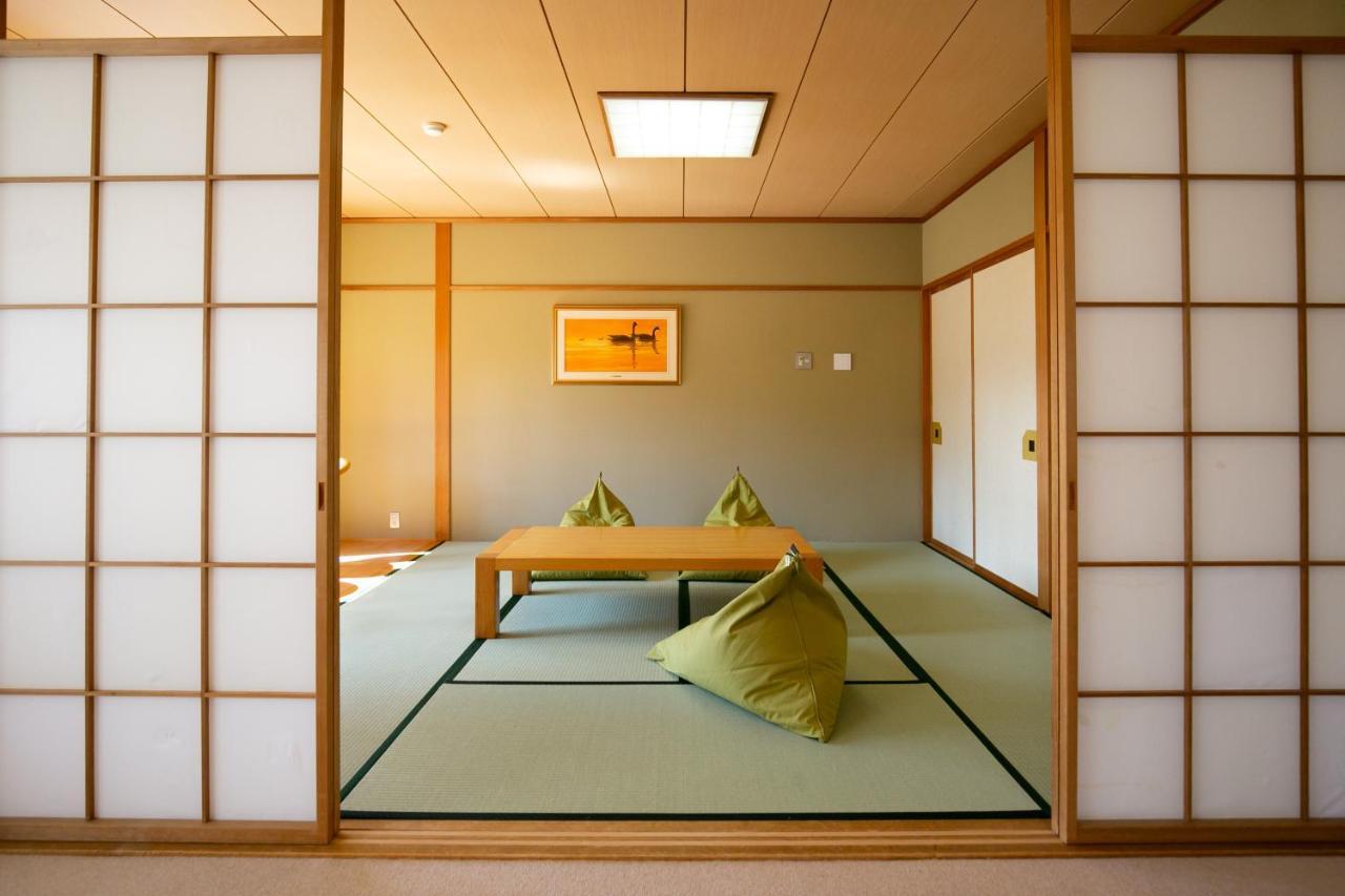 Bed and Breakfast Ryosha Tsukiakari Яманакако Экстерьер фото